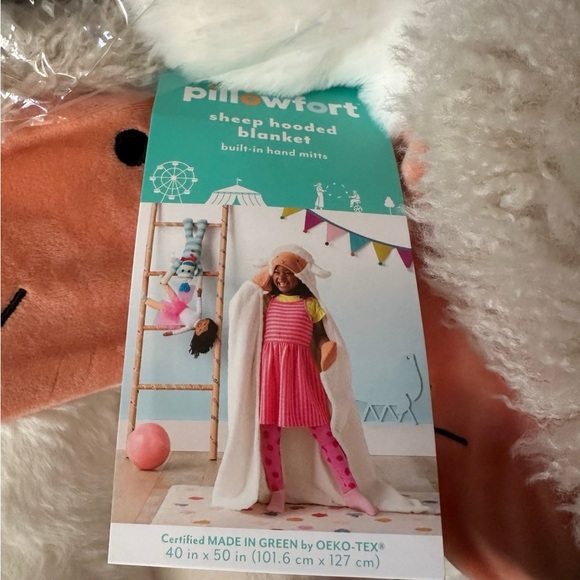 3 new Pillowfort hooded blankets